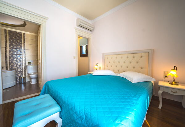 Iro Royal Villa: Schlafzimmer