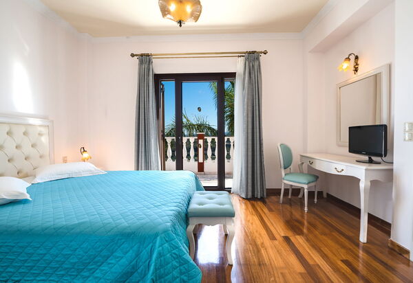 Iro Royal Villa: Schlafzimmer