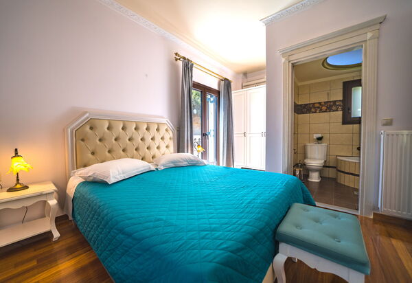 Iro Royal Villa: Schlafzimmer