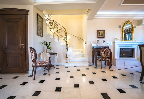 Iro Royal Villa: Wohnzimmer