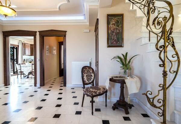 Iro Royal Villa: Wohnzimmer