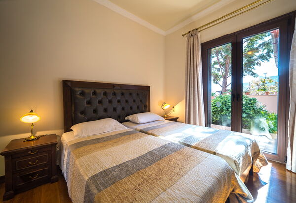 Iro Royal Villa: Schlafzimmer