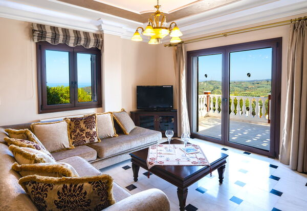 Iro Royal Villa: Wohnzimmer