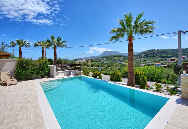 Villa Kostantina: бассейн, Лето, Открытый