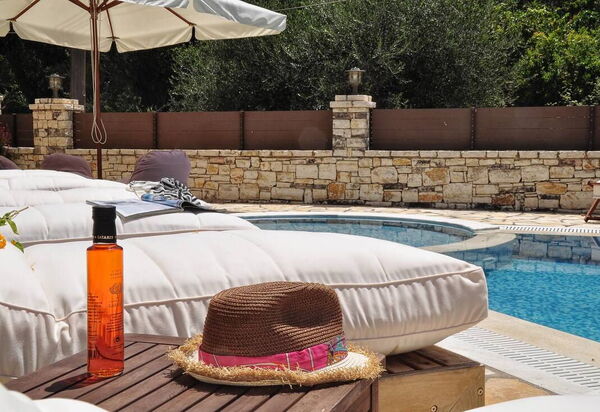 Villa Angie: Exteriör, slå samman, Utomhus