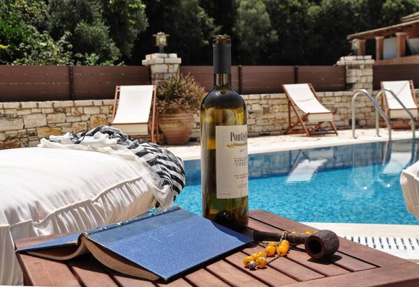 Villa Angie: Exteriör, slå samman, Utomhus