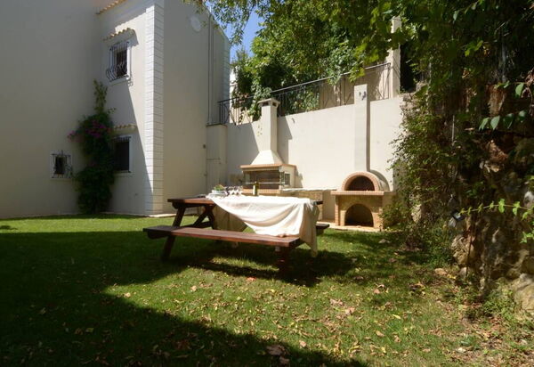 Villa Angie: Exteriör, Utomhus