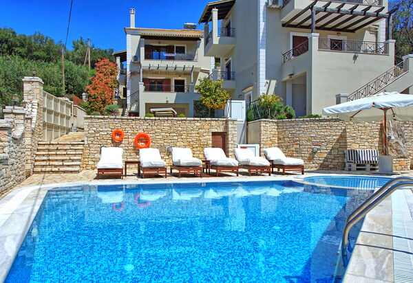 Villa Angie: Exteriör, slå samman, Utomhus