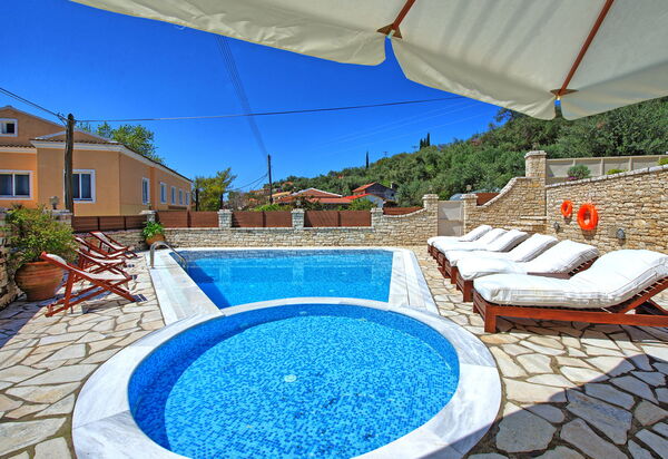 Villa Angie: slå samman, Utomhus