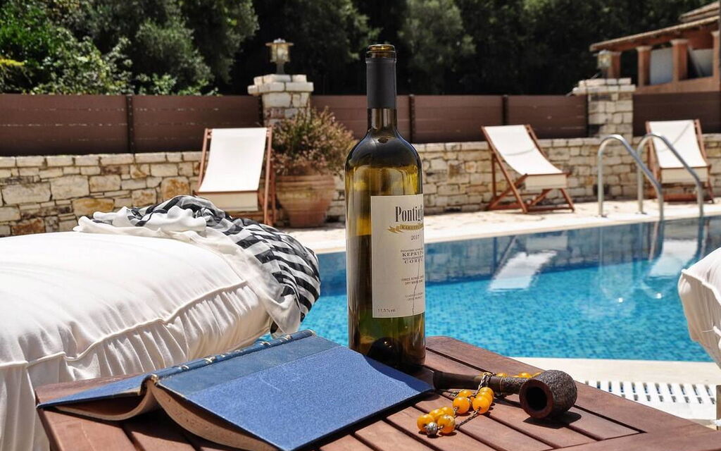 Villa Angie: all'aperto, Esterni, Piscina