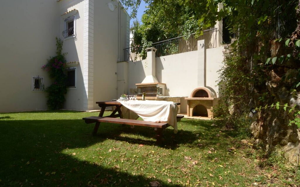 Villa Angie: all'aperto, Esterni