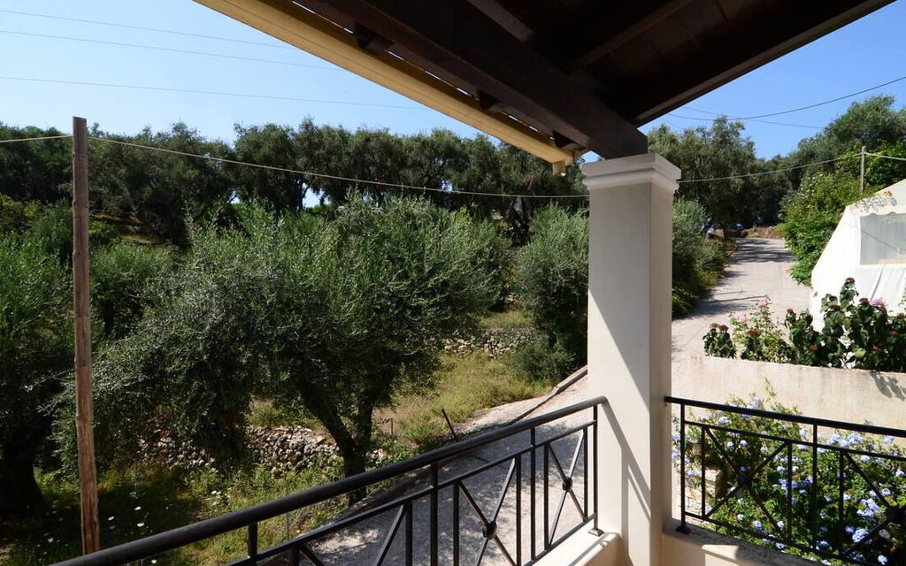 Villa Angie: all'aperto, Esterni