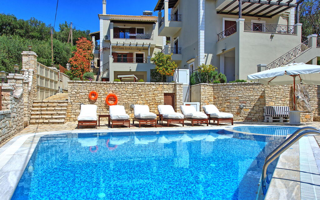 Villa Angie: all'aperto, Esterni, Piscina