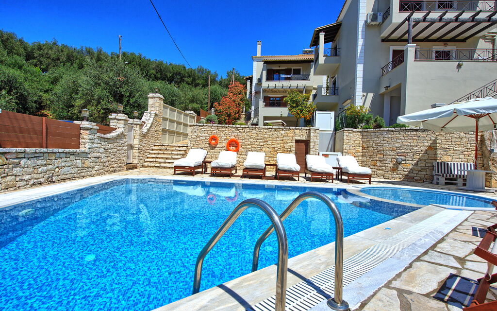 Villa Angie: all'aperto, Piscina