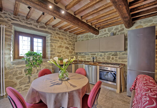 Villa Mulino: Esszimmer, Küche, Wohnzimmer