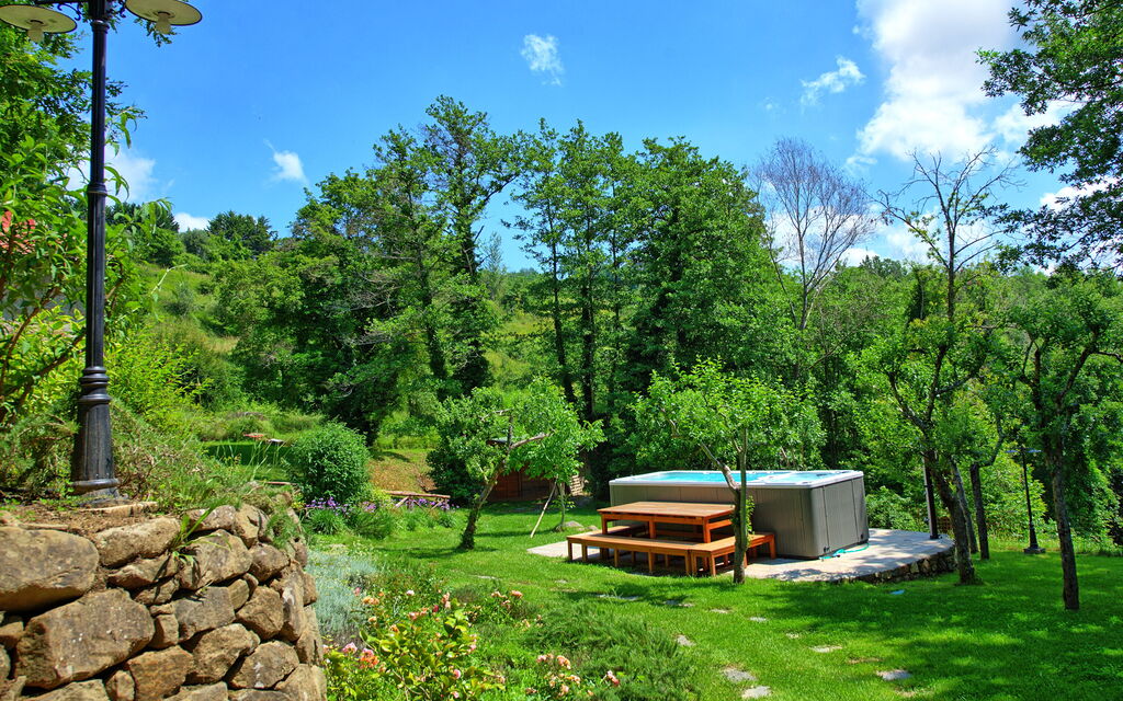 Villa Mulino: Building Exterior, Garden, Hot Tub, Outdoor, Pool