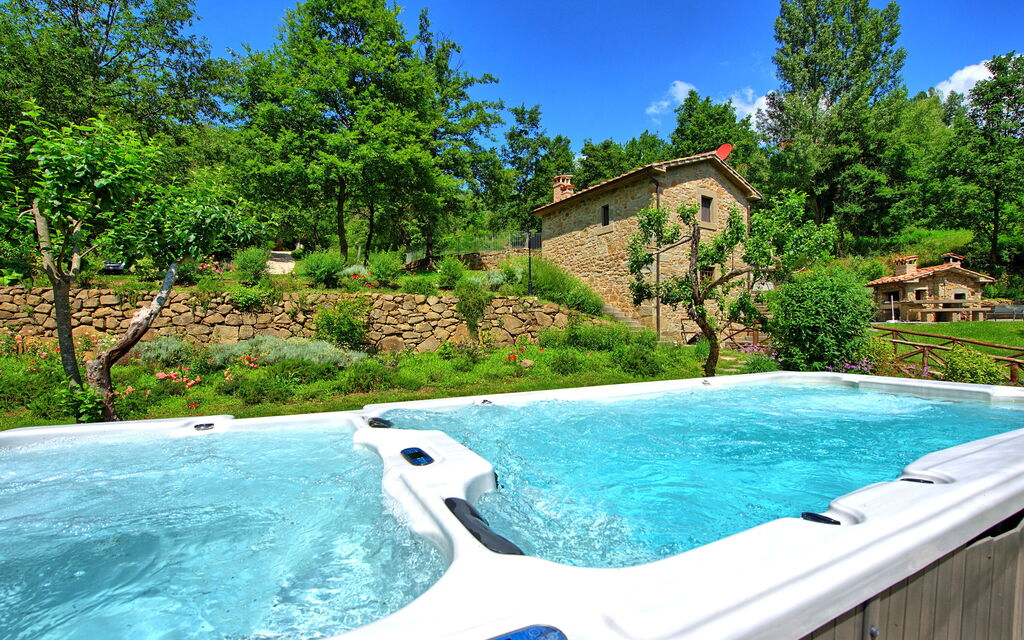 Villa Mulino: Building Exterior, Garden, Hot Tub, Outdoor, Pool