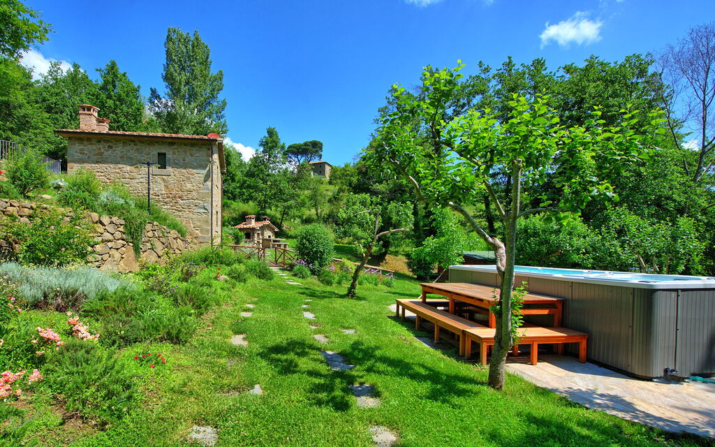 Villa Mulino: Building Exterior, Garden, Hot Tub, Outdoor, Pool
