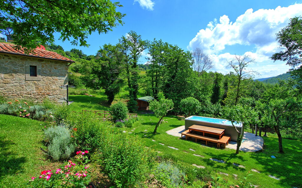 Villa Mulino: Building Exterior, Garden, Hot Tub, Outdoor, Pool