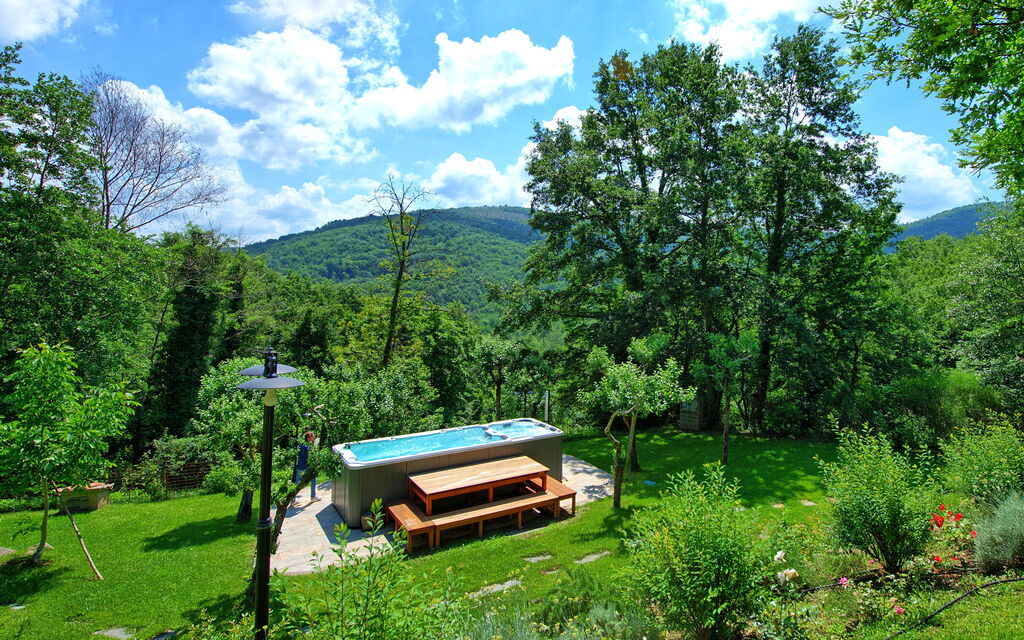 Villa Mulino: Building Exterior, Garden, Hot Tub, Outdoor, Pool