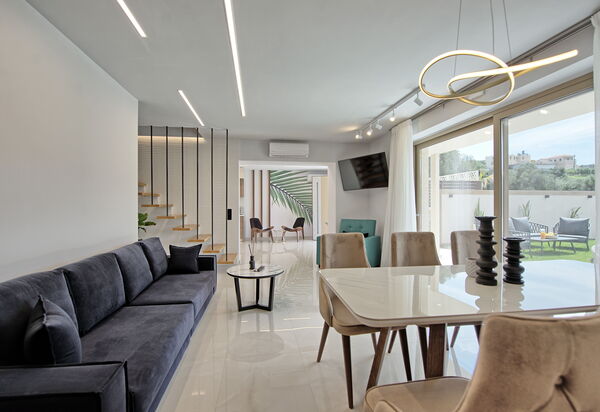 Villa Silentium Evilia: Dining Room, Living Room