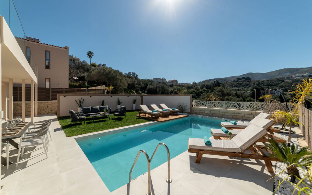 Villa Silentium Evilia: Have, pool, Udendørs, Udvendige