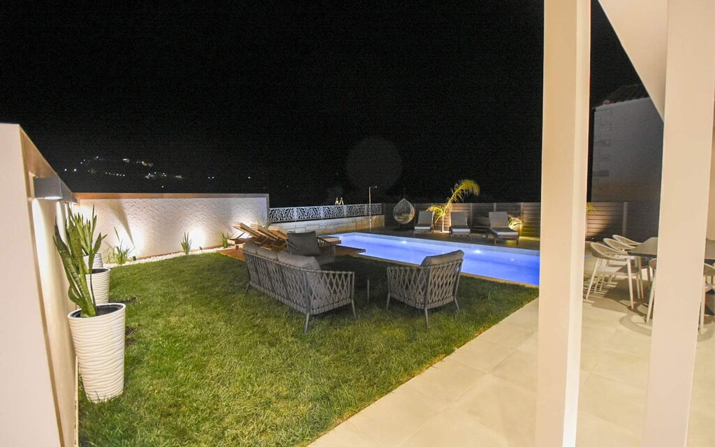 Villa Silentium Evilia: Have, pool, Udendørs, Udvendige