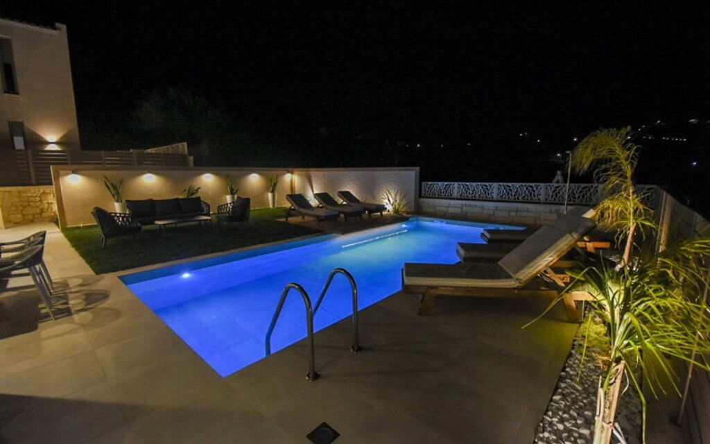 Villa Silentium Evilia: Have, pool, Udendørs, Udvendige