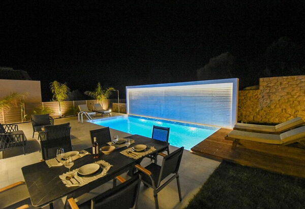 Villa Silentium Ionia: pool, Udvendige