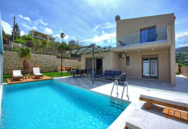 Villa Silentium Ionia: pool, Udendørs