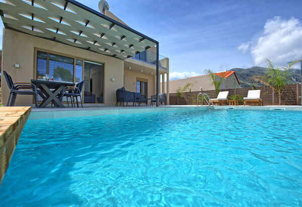 Villa Silentium Ionia: Altan / terrasse / gårdhave, pool, Udendørs, Udvendige