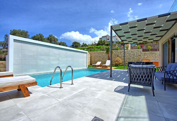 Villa Silentium Ionia: Altan / terrasse / gårdhave, pool, Udendørs