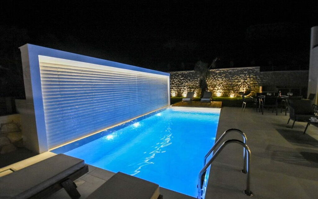 Villa Silentium Ionia: бассейн, Экстерьеры