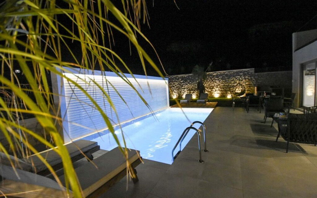 Villa Silentium Ionia: бассейн, Экстерьеры