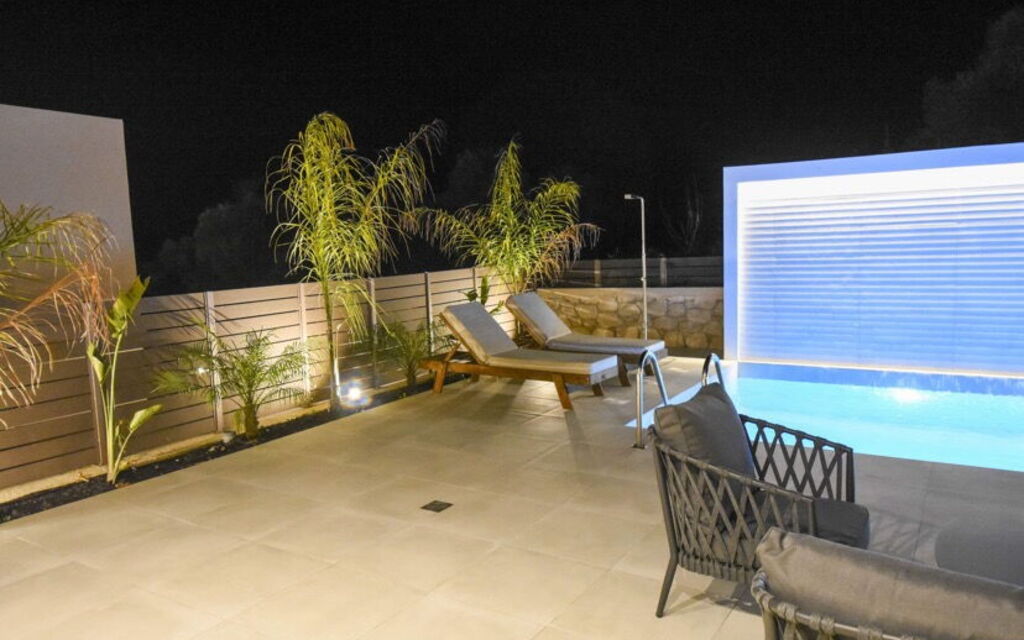 Villa Silentium Ionia: бассейн, Экстерьеры