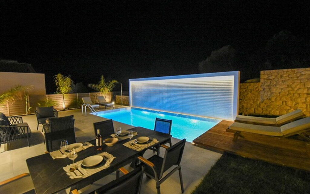 Villa Silentium Ionia: бассейн, Экстерьеры