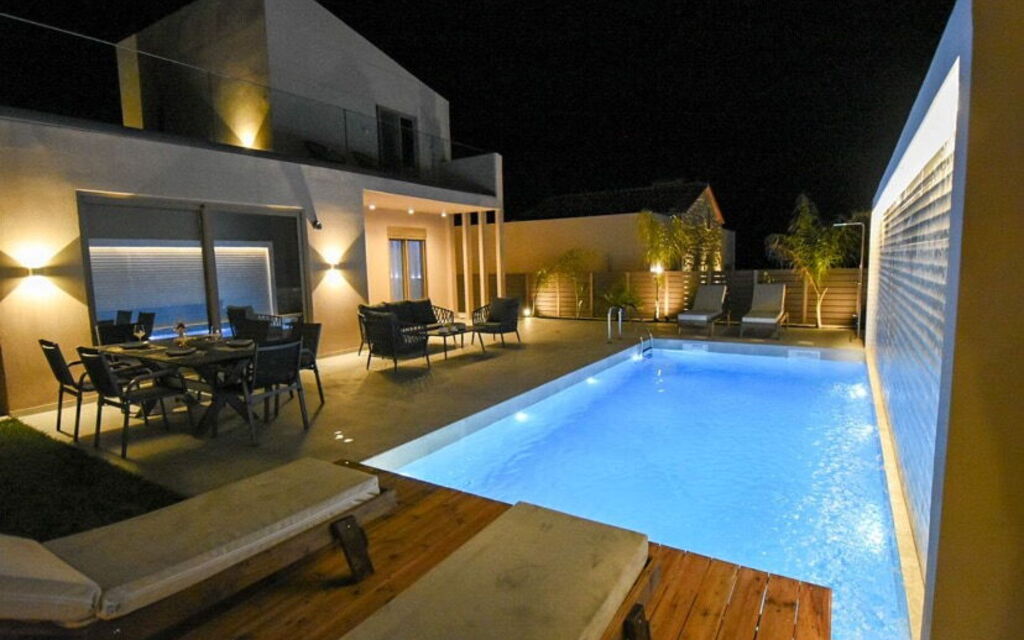 Villa Silentium Ionia: бассейн, Экстерьеры