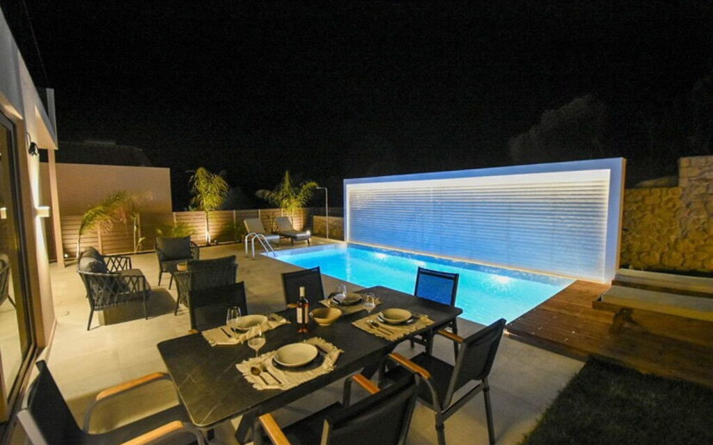 Villa Silentium Ionia: бассейн, Экстерьеры