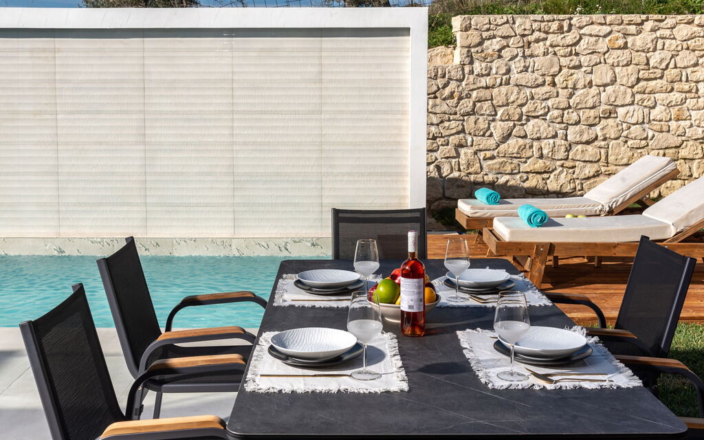 Villa Silentium Ionia: бассейн