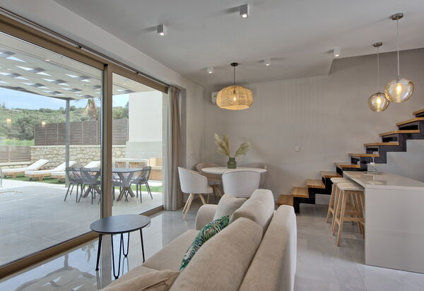 Villa Silentium Olia: Dining Room, Living Room