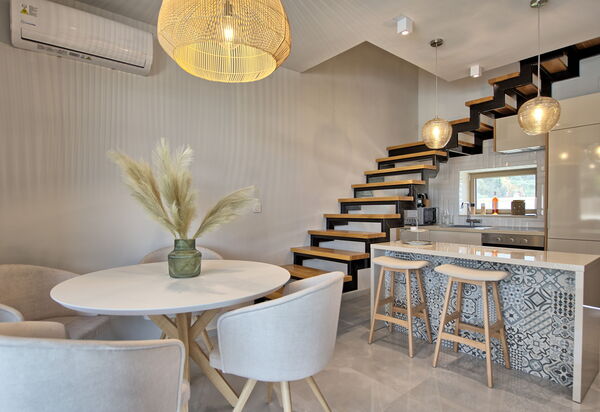 Villa Silentium Olia: Dining Room, Kitchen