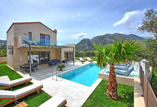 Villa Silentium Olia: Building Exterior, Garden, Outdoor, Pool, Summer