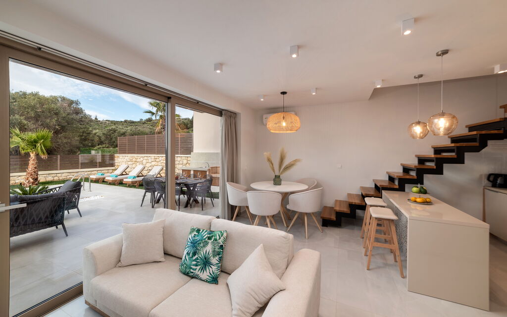 Villa Silentium Olia: Dining Room, Living Room