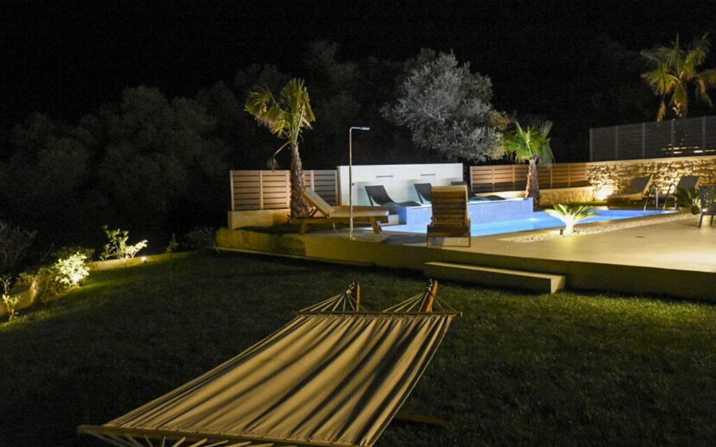 Villa Silentium Olia: Building Exterior, Garden, Pool