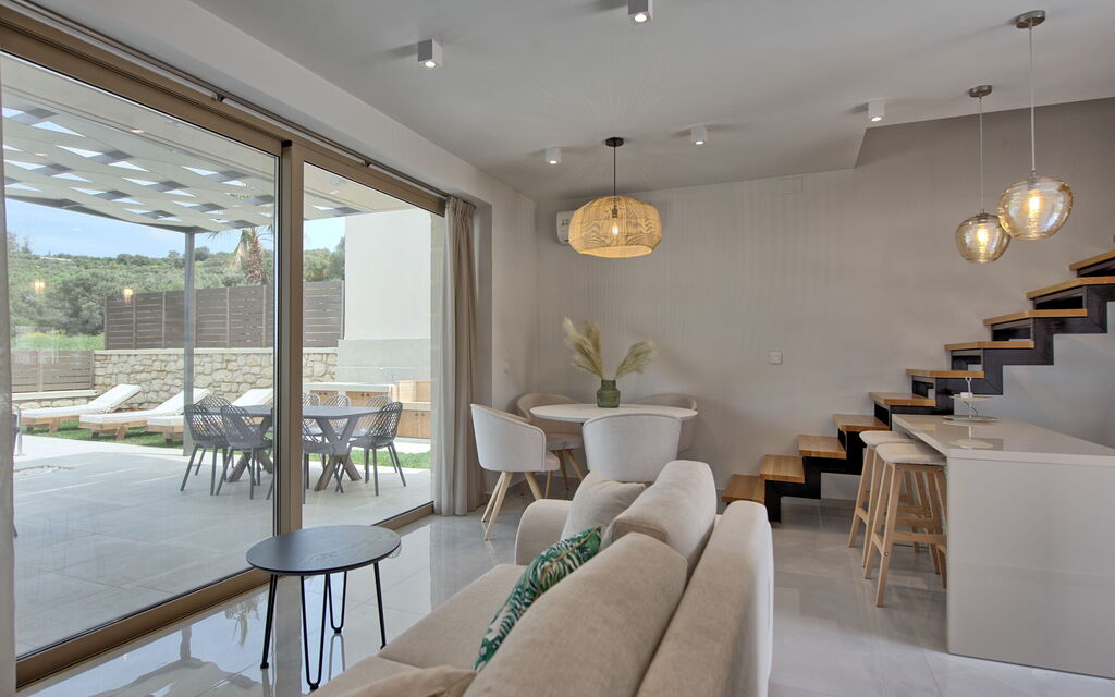 Villa Silentium Olia: Dining Room, Living Room