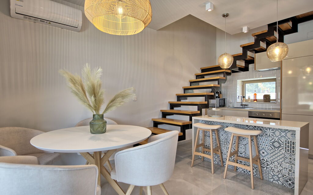 Villa Silentium Olia: Dining Room, Kitchen