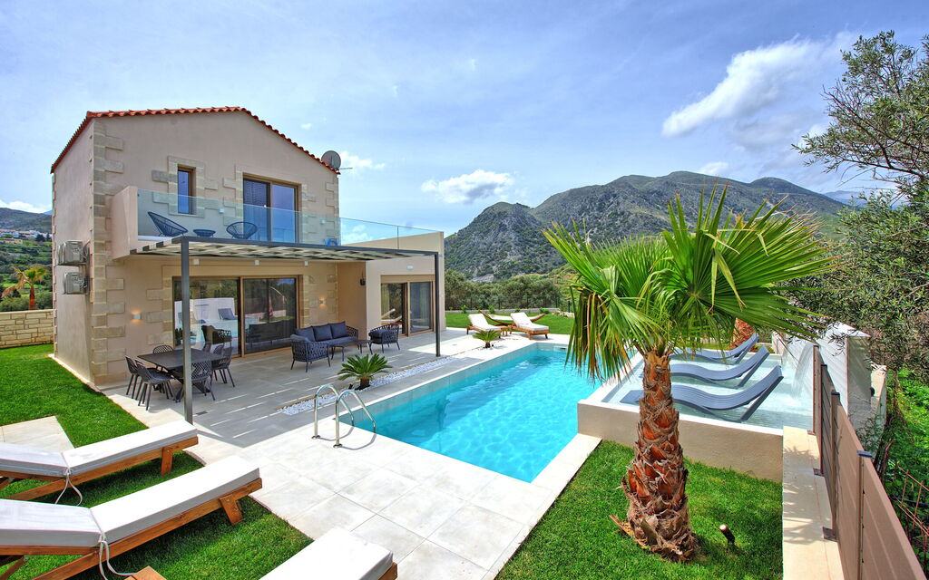 Villa Silentium Olia: Building Exterior, Garden, Outdoor, Pool, Summer