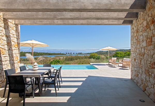 Villa Otter: Outdoor, Pool, Scenic View