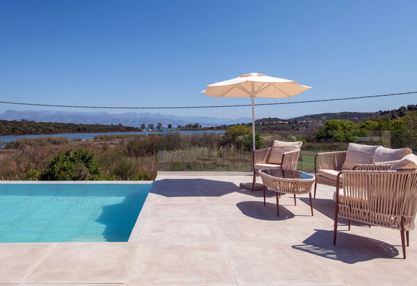 Villa Otter: Outdoor, Pool, Scenic View