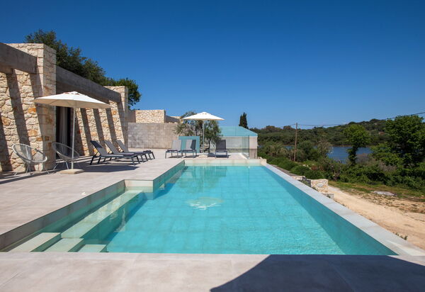 Villa Otter: Outdoor, Pool